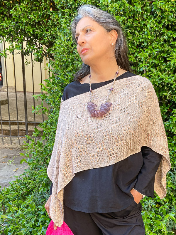 Damask shrug