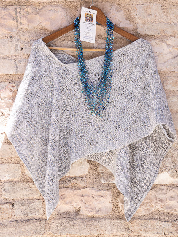 Damask shrug