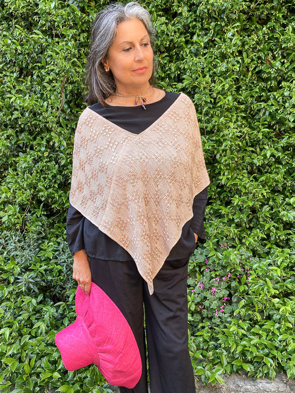Damask shrug