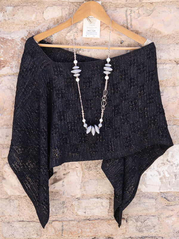 Damask shrug